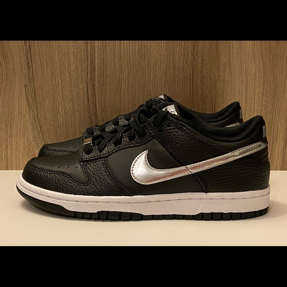 Nike Dunk Low GS x NBA Spurs DC9560-001 Black White Silver Chrome Grey Size 6.5Y - Picture 3 of 11